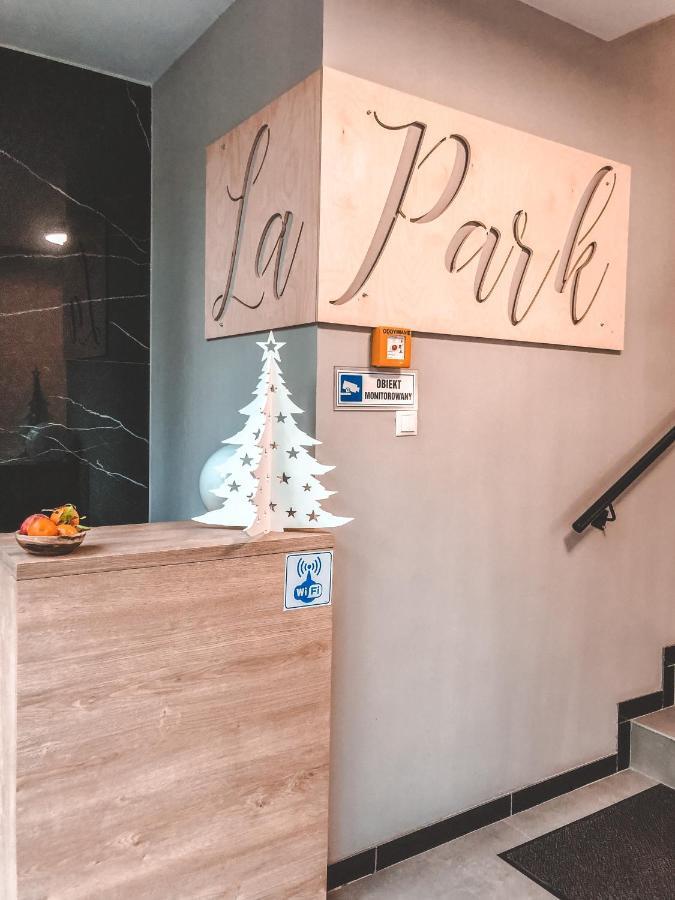 La Park Aparthotel クドヴァ・ズドゥルイ エクステリア 写真